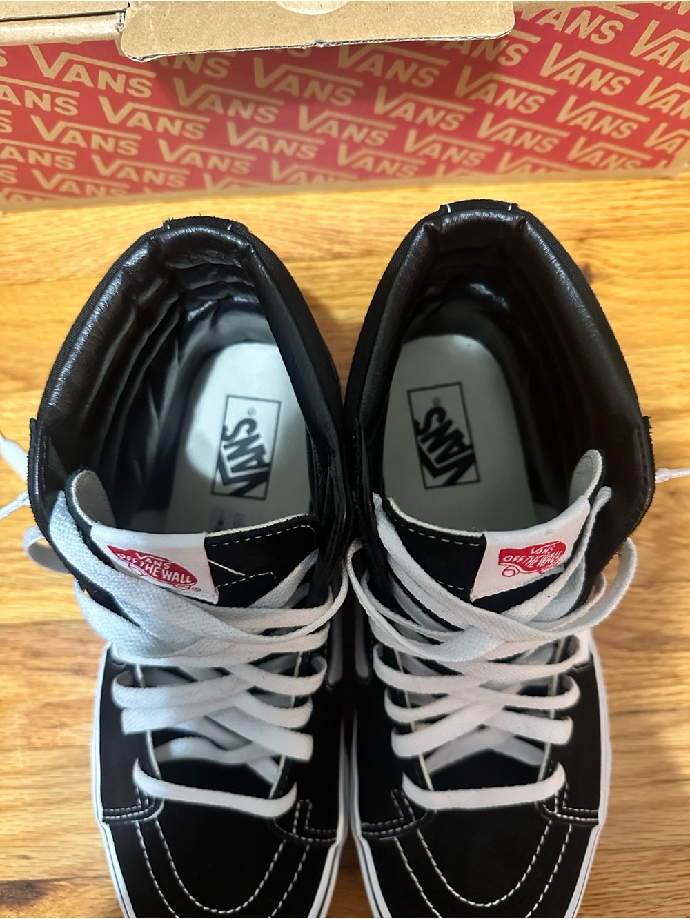 Men’s 9.5 Vans Black & White Sk8-Hi High-Top Sneakers - Picture 3 of 7